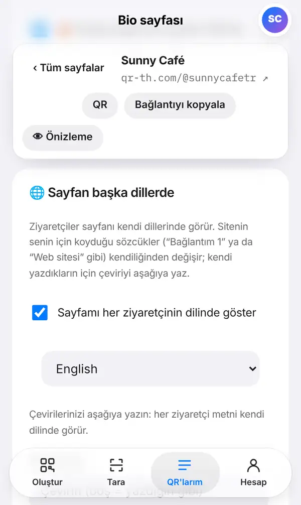 Sunny Café Bio sayfası düzenleyicisinde Sayfan başka dillerde kartı: kısa açıklama, “Sayfamı her ziyaretçinin dilinde göster” kutusu, dil seçimi ve çeviri ipucu