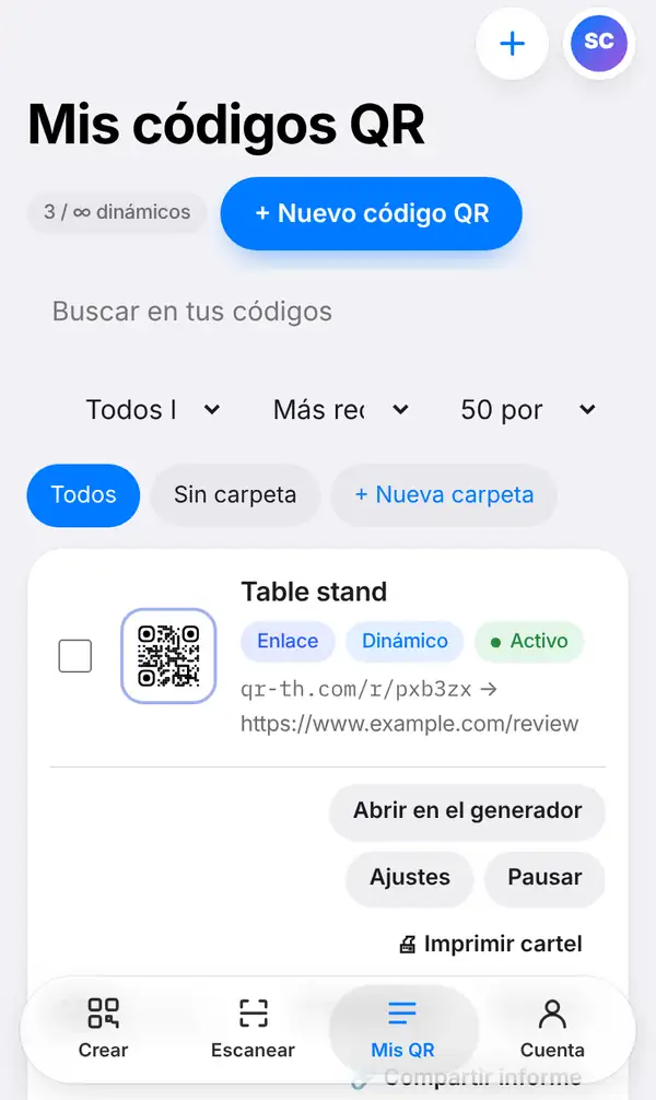 Lista Mis códigos QR con un código llamado Table stand, su enlace corto qr-th.com/r/…, las etiquetas Enlace, Dinámico y Activo, y los botones Abrir en el generador, Ajustes, Pausar e Imprimir cartel