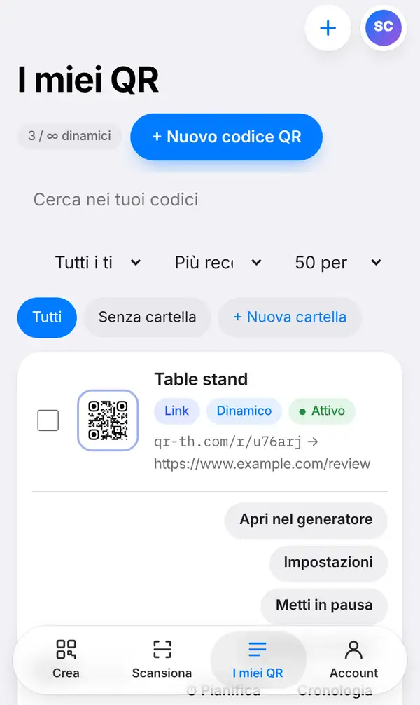 L'elenco I miei QR con la ricerca, le cartelle e un codice chiamato Table stand: il suo link breve qr-th.com/r/…, le etichette Link, Dinamico e Attivo e i pulsanti Apri nel generatore, Impostazioni e Metti in pausa
