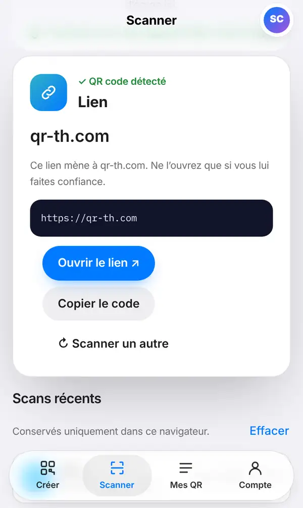 Le résultat du scan avec QR code détecté, le type Lien, le nom du site et l'adresse complète, une note de sécurité, les boutons Ouvrir le lien et Copier le code, et les Scans récents