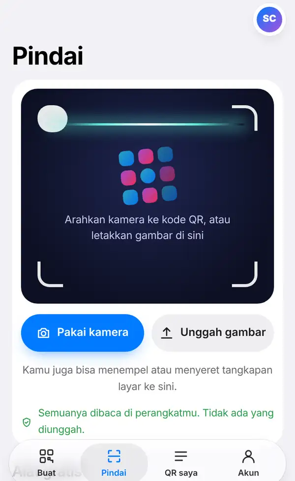 Halaman pemindai QR dengan tombol Pakai kamera dan Unggah gambar