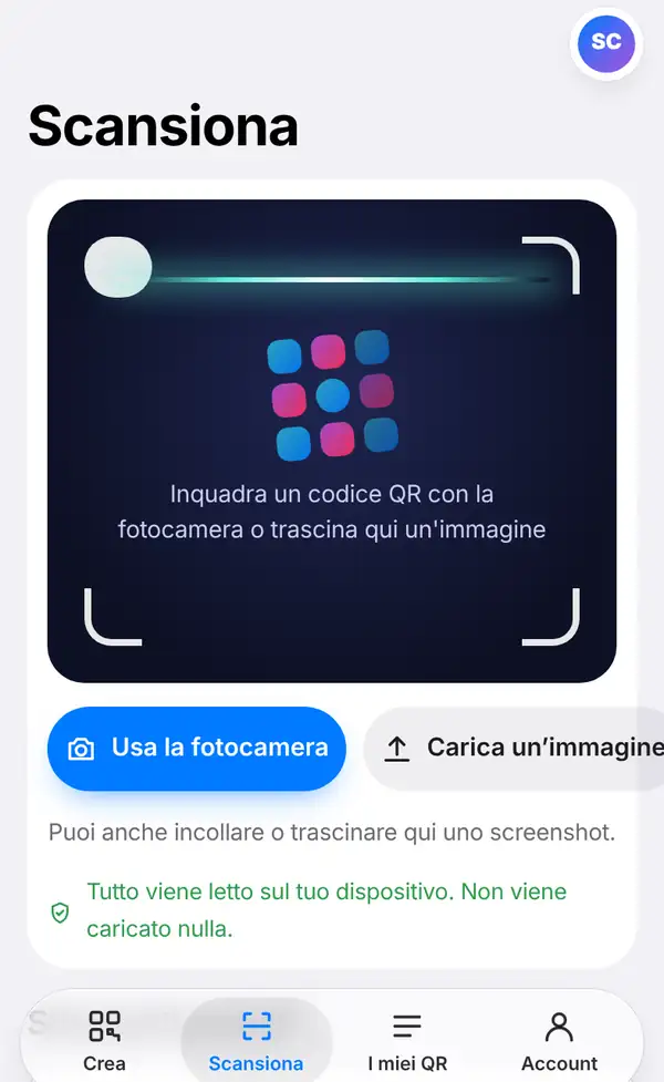 La pagina Scansiona con la finestra della fotocamera, i pulsanti Usa la fotocamera e Carica un’immagine e una nota che dice che tutto viene letto sul dispositivo