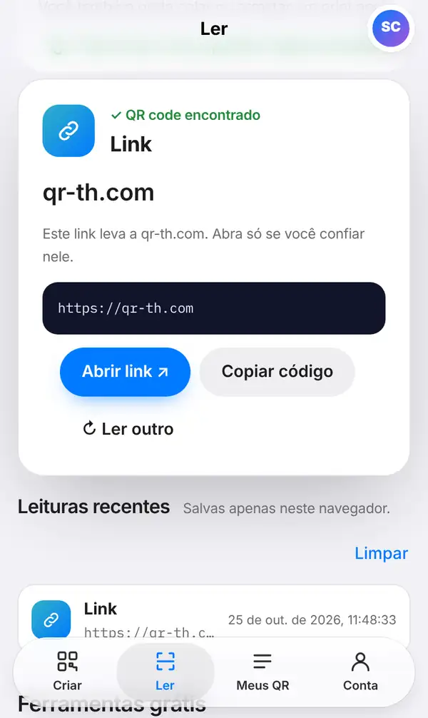 Resultado da leitura com QR code encontrado, o tipo Link, o nome do site e o endereço completo, um aviso de segurança, os botões Abrir link e Copiar código e as leituras recentes
